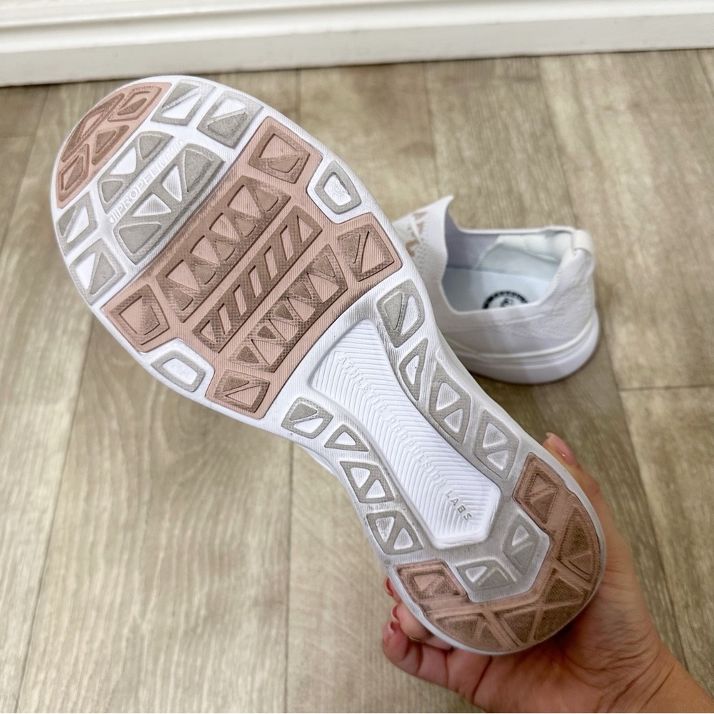 APL Women's TechLoom Bliss Running Sneakers in white 9.5 - Picture 9 of 10